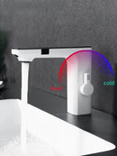 Torneira de banheiro bica baixa com sensor